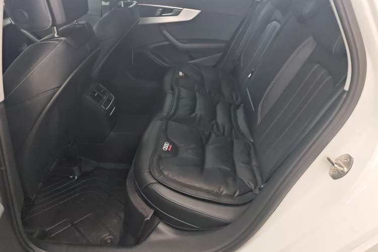 Used Audi A4L 2025 2 Million Units Enjoyment Version 40 TFSI Stylish and Dynamic Type Left Rear Seat