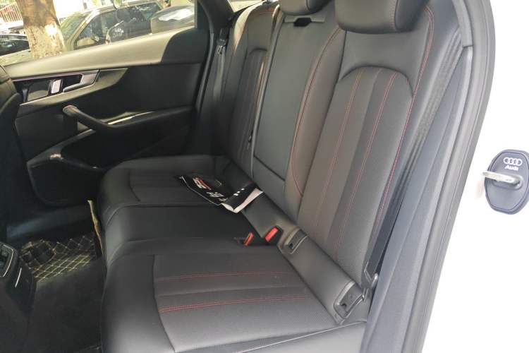 Used Audi A4L 2025 2 Million Units Enjoyment Version 40 TFSI Luxury Dynamic Edition Left Rear Seat