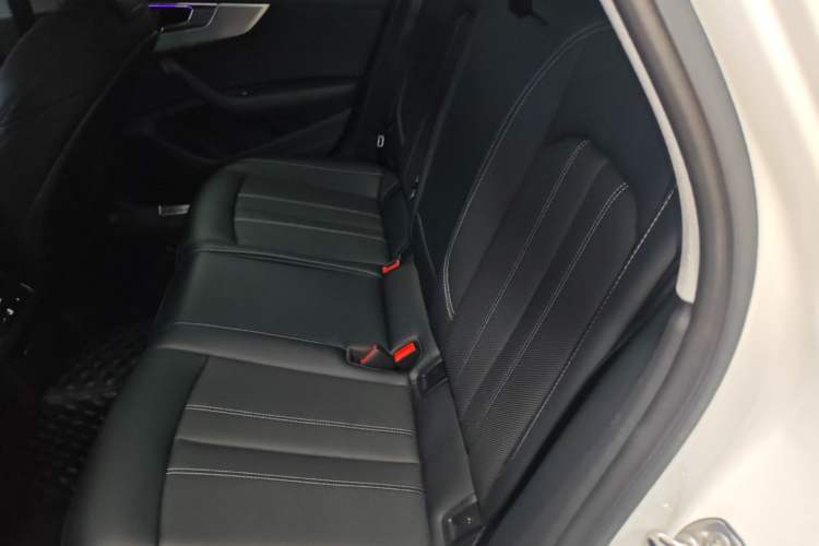 Used Audi A4L 2025 2 Million Units Enjoyment Version 40 TFSI Stylish and Dynamic Type Left Rear Seat