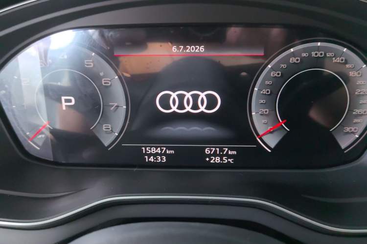 Used Audi A4L 2025 2 Million Units Enjoyment Version 40 TFSI Luxury Dynamic Edition Odometer Close Up