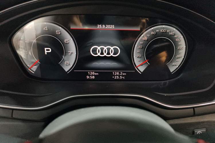 Used Audi A4L 2025 2 Million Units Enjoyment Version 40 TFSI Luxury Dynamic Edition Odometer Close Up