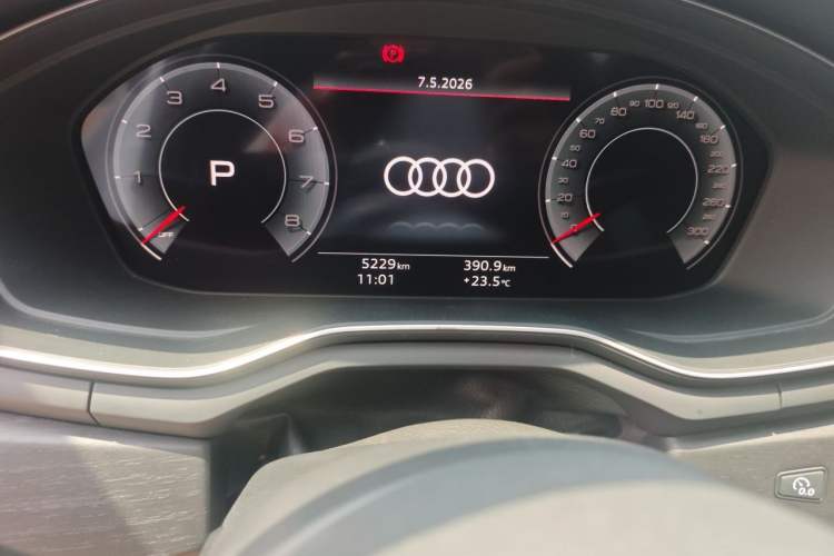 Used Audi A4L 2025 2 Million Units Enjoyment Version 40 TFSI Luxury Dynamic Edition Odometer Close Up