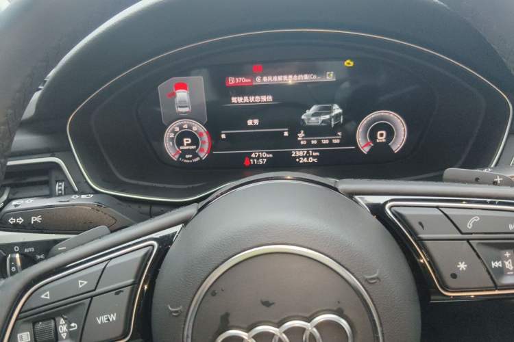 Used Audi A4L 2025 2 Million Units Enjoyment Version 40 TFSI Stylish and Dynamic Type Odometer Close Up