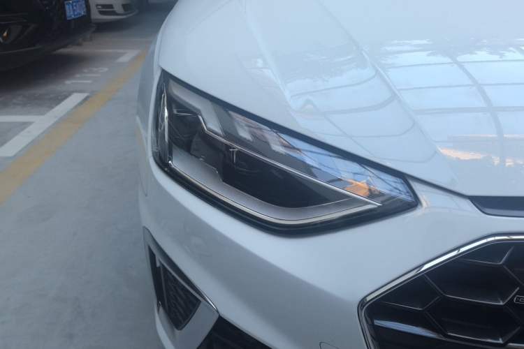 Used Audi A4L 2025 2 Million Units Enjoyment Version 40 TFSI Stylish and Dynamic Type Right Front Headlight