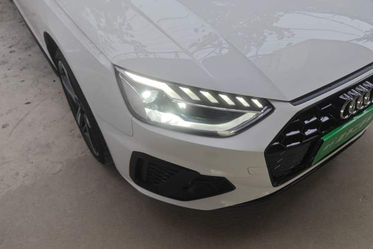 Used Audi A4L 2025 2 Million Units Enjoyment Version 40 TFSI Luxury Dynamic Edition Right Front Headlight