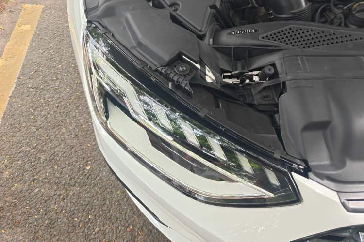 Used Audi A4L 2025 2 Million Units Enjoyment Version 40 TFSI Stylish and Dynamic Type Right Front Headlight