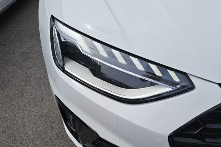 Used Audi A4L 2025 2 Million Units Enjoyment Version 40 TFSI Luxury Dynamic Edition Right Front Headlight