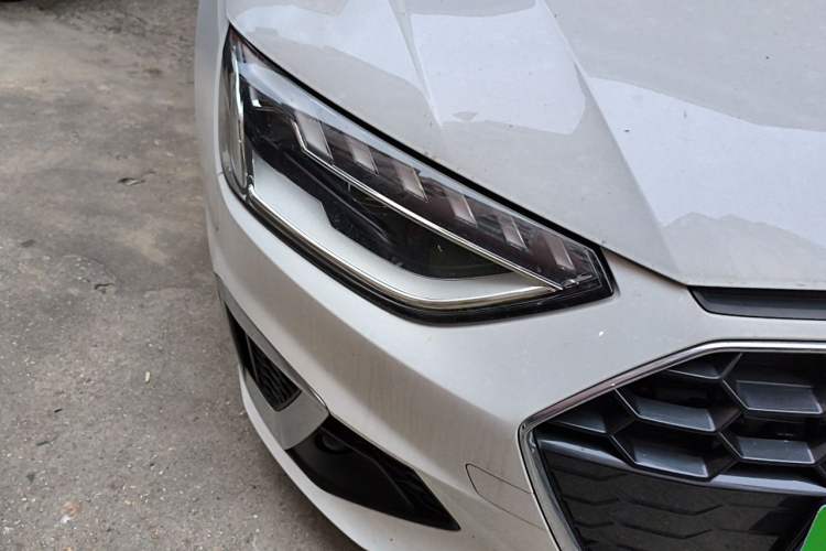 Used Audi A4L 2025 2 Million Units Enjoyment Version 40 TFSI Stylish and Dynamic Type Right Front Headlight