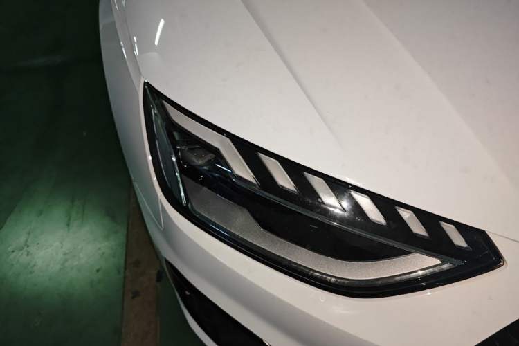 Used Audi A4L 2025 2 Million Units Enjoyment Version 40 TFSI Luxury Dynamic Edition Right Front Headlight