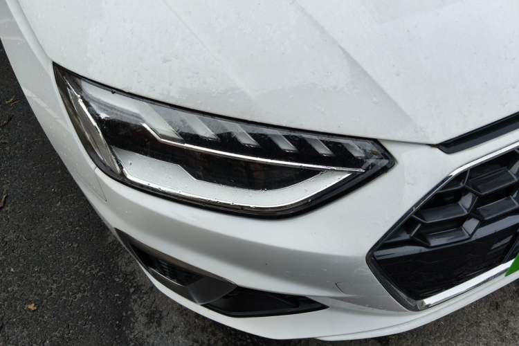 Used Audi A4L 2025 2 Million Units Enjoyment Version 40 TFSI Stylish and Dynamic Type Right Front Headlight