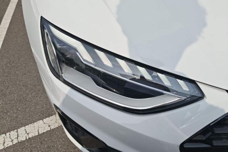 Used Audi A4L 2025 2 Million Units Enjoyment Version 40 TFSI Luxury Dynamic Edition Right Front Headlight