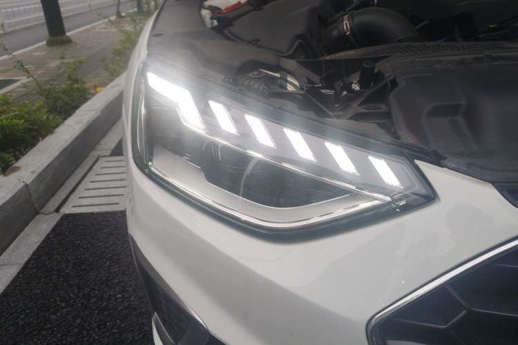 Used Audi A4L 2025 2 Million Units Enjoyment Version 40 TFSI Stylish and Dynamic Type Right Front Headlight