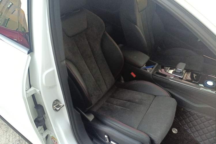 Used Audi A4L 2025 2 Million Units Enjoyment Edition 45 TFSI quattro Prestige Dynamic Type Right Front Seat
