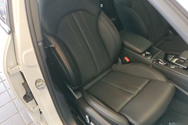 Used Audi A4L 2025 2 Million Units Enjoyment Version 40 TFSI Luxury Dynamic Edition Right Front Seat