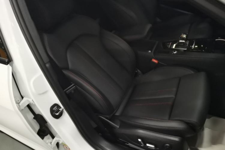 Used Audi A4L 2025 2 Million Units Enjoyment Version 40 TFSI Luxury Dynamic Edition Right Front Seat