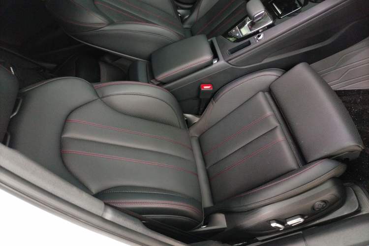 Used Audi A4L 2025 2 Million Units Enjoyment Version 40 TFSI Luxury Dynamic Edition Right Front Seat
