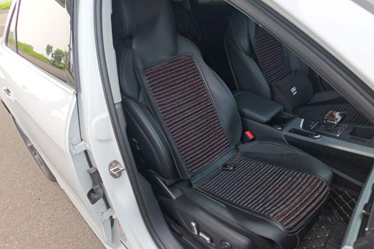 Used Audi A4L 2025 2 Million Units Enjoyment Version 40 TFSI Stylish and Dynamic Type Right Front Seat