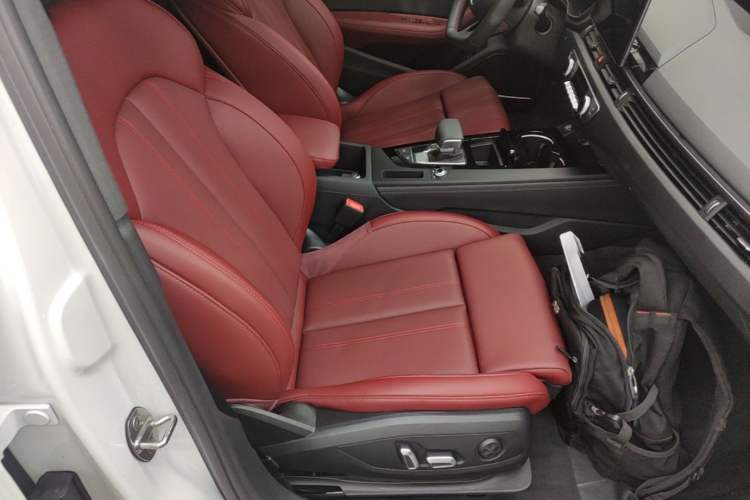 Used Audi A4L 2025 2 Million Units Enjoyment Version 40 TFSI Luxury Dynamic Edition B&O Starry Night Edition Right Front Seat