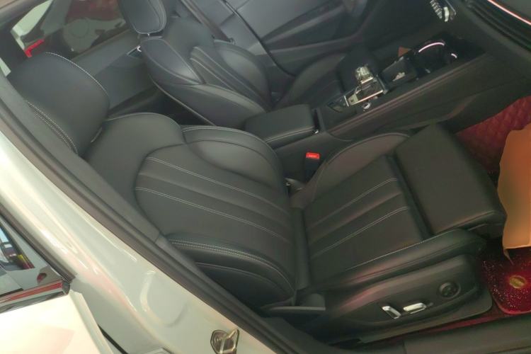 Used Audi A4L 2025 2 Million Units Enjoyment Version 40 TFSI Luxury Dynamic Edition Right Front Seat
