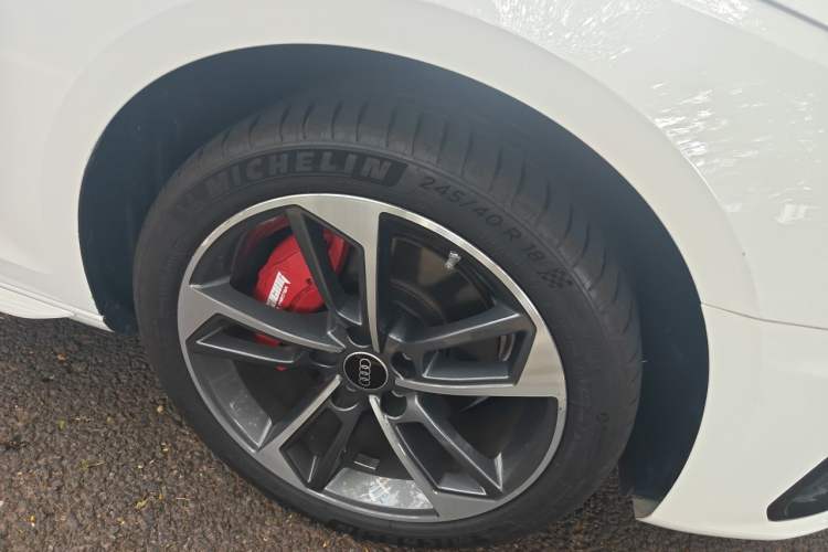 Used Audi A4L 2025 2 Million Units Enjoyment Version 40 TFSI Stylish and Dynamic Type Right Front Wheel Hub