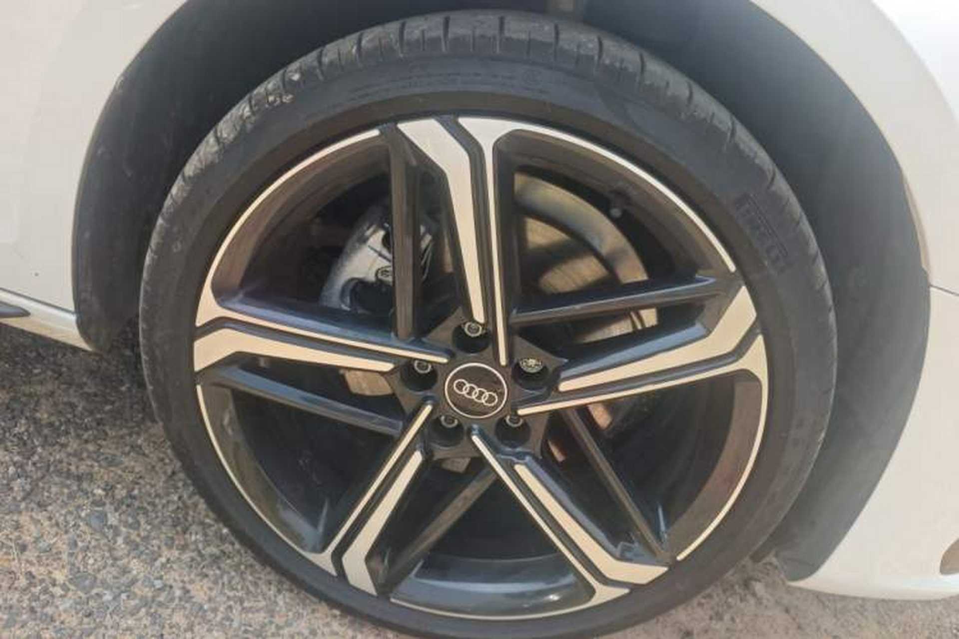 Used Audi A4L 2025 2 Million Units Enjoyment Version 40 TFSI Luxury Dynamic Edition Right Front Wheel Hub