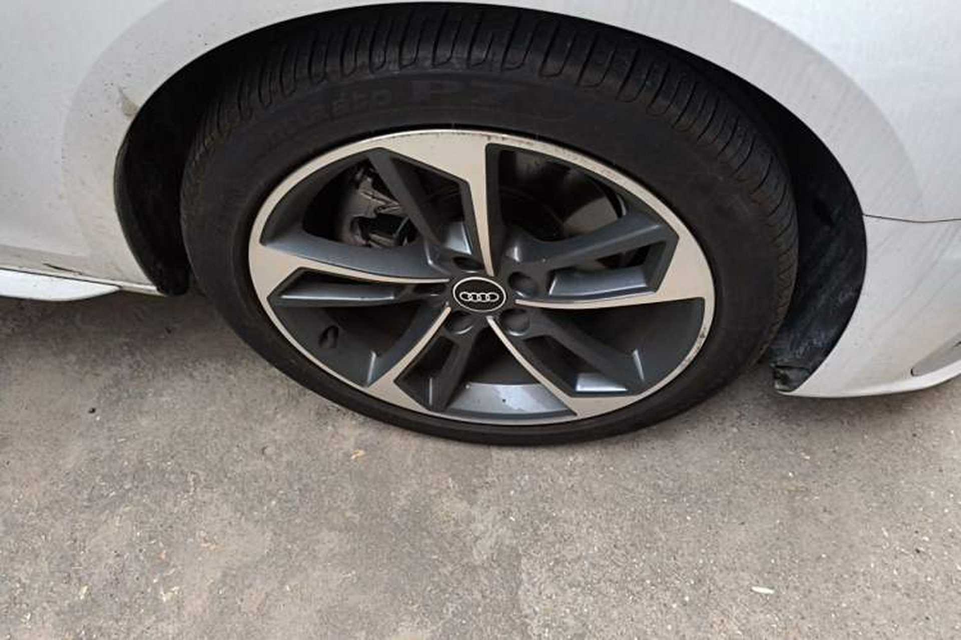 Used Audi A4L 2025 2 Million Units Enjoyment Version 40 TFSI Stylish and Dynamic Type Right Front Wheel Hub
