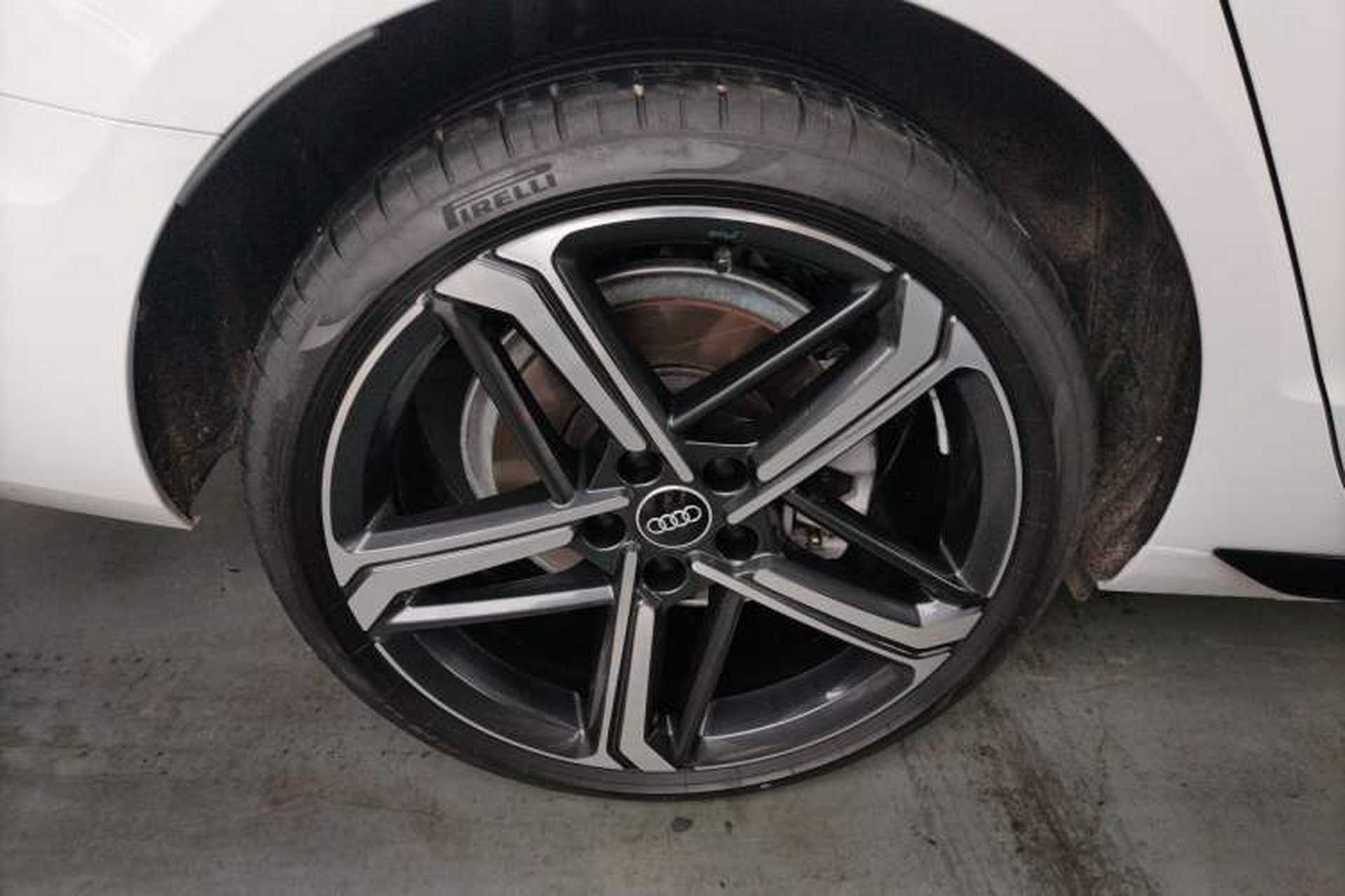 Used Audi A4L 2025 2 Million Units Enjoyment Version 40 TFSI Luxury Dynamic Edition Right Rear Wheel Hub