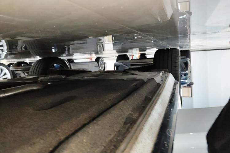 Used Audi A4L 2025 2 Million Units Enjoyment Version 40 TFSI Luxury Dynamic Edition Right Side Sill