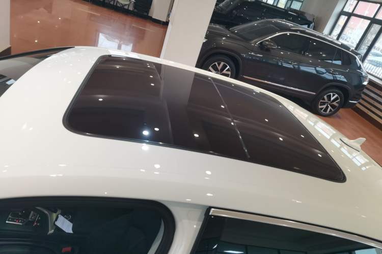 Used Audi A4L 2025 2 Million Units Enjoyment Version 40 TFSI Stylish and Dynamic Type Roof