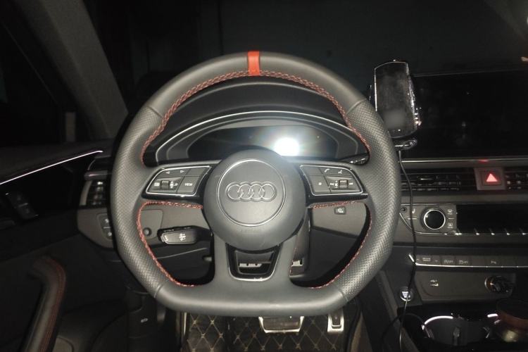 Used Audi A4L 2025 2 Million Units Enjoyment Version 40 TFSI Luxury Dynamic Edition Steering Wheel