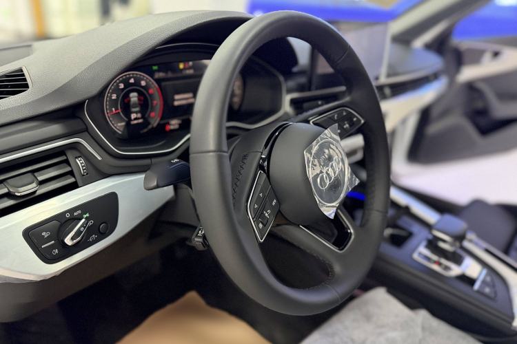 Used Audi A4L 2025 2 Million Units Enjoyment Version 40 TFSI Stylish and Dynamic Type Steering Wheel