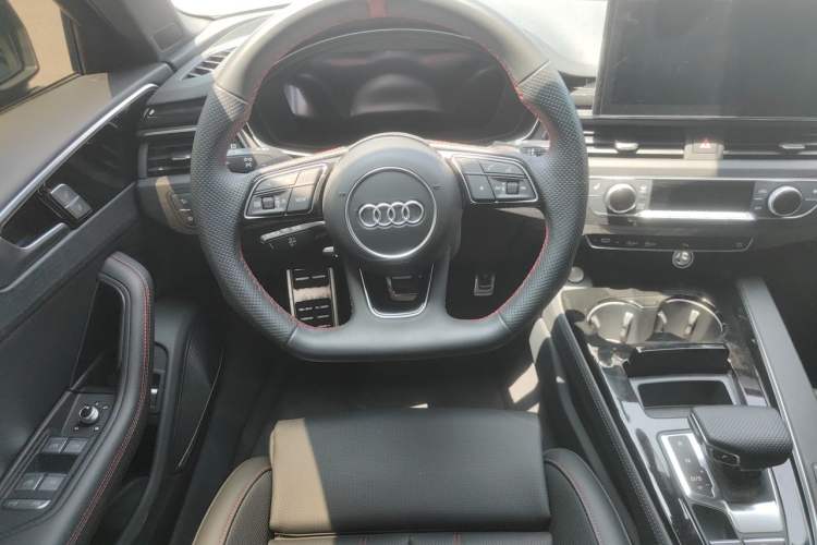 Used Audi A4L 2025 2 Million Units Enjoyment Version 40 TFSI Luxury Dynamic Edition B&O Starry Night Edition Steering Wheel