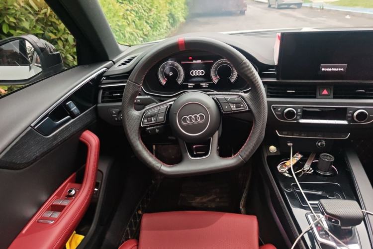 Used Audi A4L 2025 2 Million Units Enjoyment Version 40 TFSI Luxury Dynamic Edition Steering Wheel