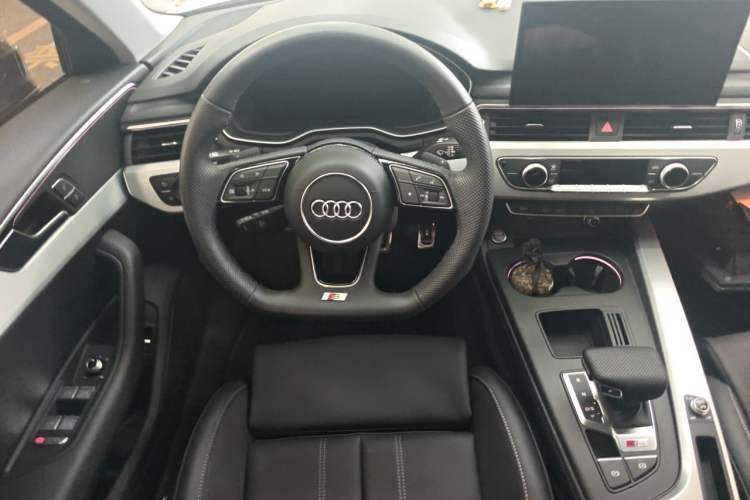 Used Audi A4L 2025 2 Million Units Enjoyment Version 40 TFSI Stylish and Dynamic Type Steering Wheel