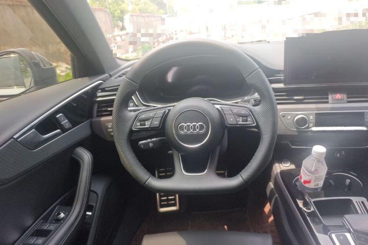 Used Audi A4L 2025 2 Million Units Enjoyment Version 40 TFSI Luxury Dynamic Edition Steering Wheel