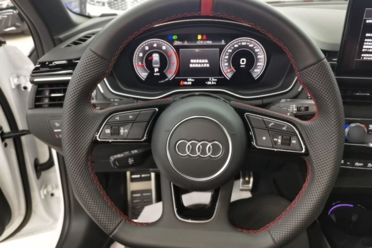 Used Audi A4L 2025 2 Million Units Enjoyment Version 40 TFSI Luxury Dynamic Edition Steering Wheel
