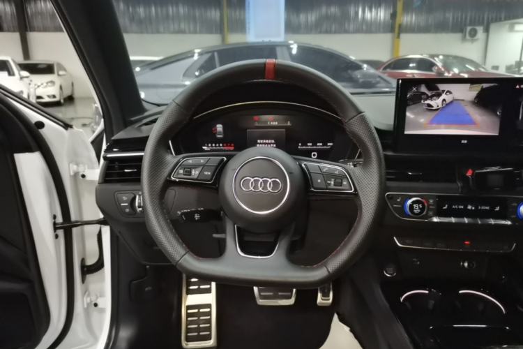 Used Audi A4L 2025 2 Million Units Enjoyment Version 40 TFSI Luxury Dynamic Edition Steering Wheel