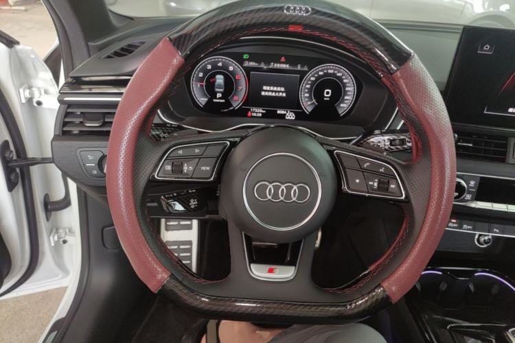 Used Audi A4L 2025 2 Million Units Enjoyment Version 40 TFSI Luxury Dynamic Edition Steering Wheel