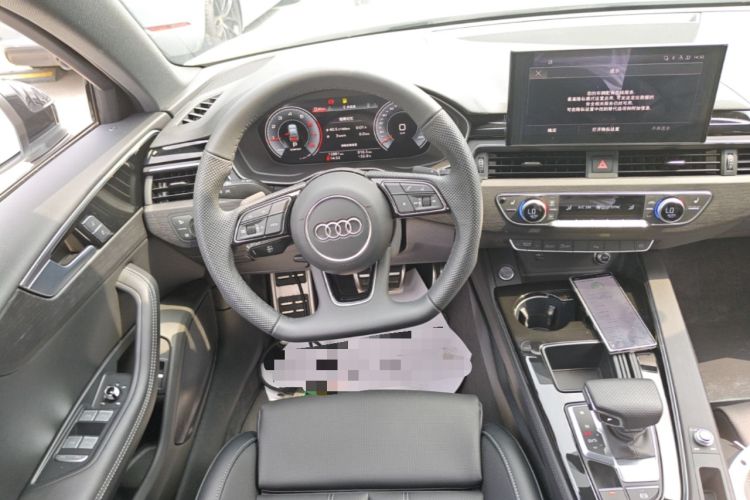 Used Audi A4L 2025 2 Million Units Enjoyment Version 40 TFSI Luxury Dynamic Edition Steering Wheel
