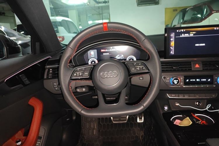 Used Audi A4L 2025 2 Million Units Enjoyment Version 40 TFSI Luxury Dynamic Edition Steering Wheel