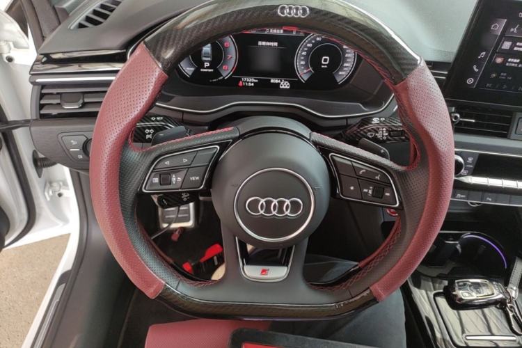 Used Audi A4L 2025 2 Million Units Enjoyment Version 40 TFSI Luxury Dynamic Edition Steering Wheel