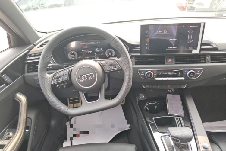 Used Audi A4L 2025 2 Million Units Enjoyment Version 40 TFSI Luxury Dynamic Edition Steering Wheel
