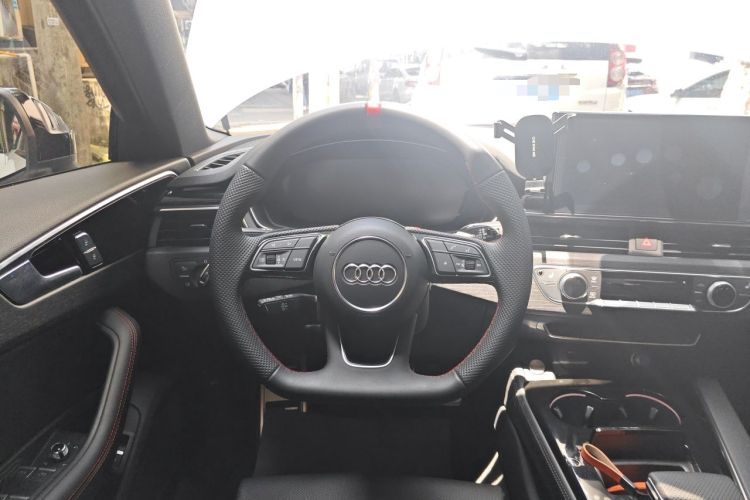 Used Audi A4L 2025 2 Million Units Enjoyment Version 40 TFSI Luxury Dynamic Edition Steering Wheel