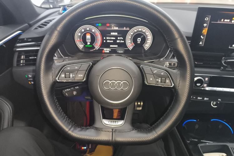 Used Audi A4L 2025 2 Million Units Enjoyment Version 40 TFSI Luxury Dynamic Edition Steering Wheel