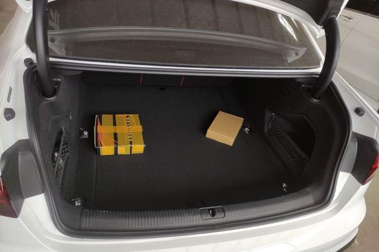 Used Audi A4L 2025 2 Million Units Enjoyment Version 40 TFSI Luxury Dynamic Edition Trunk
