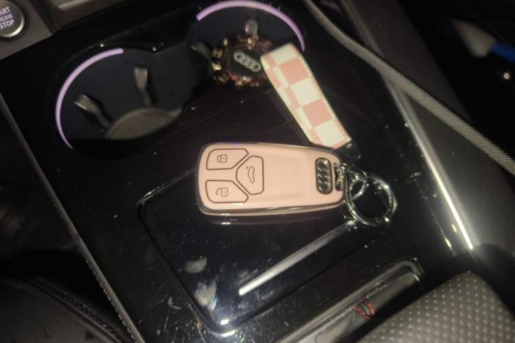 Used Audi A4L 2025 2 Million Units Enjoyment Version 40 TFSI Luxury Dynamic Edition Vehicle Key