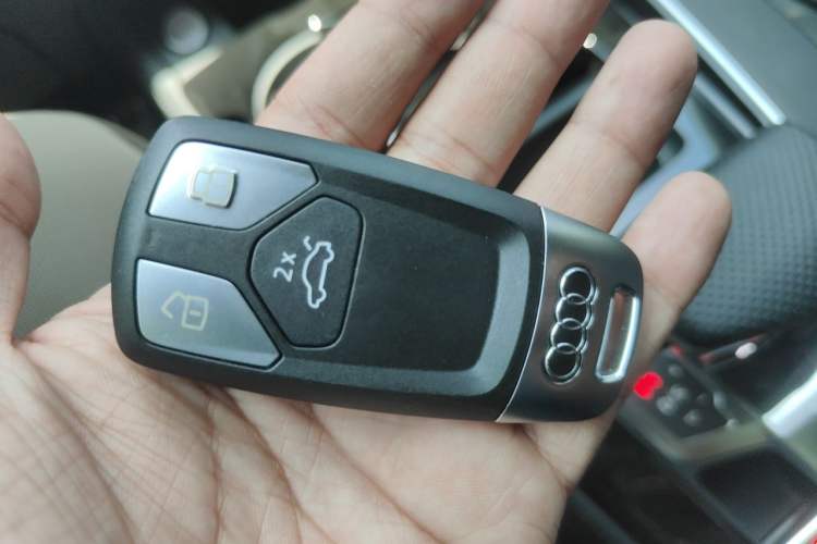Used Audi A4L 2025 2 Million Units Enjoyment Version 40 TFSI Luxury Dynamic Edition B&O Starry Night Edition Vehicle Key