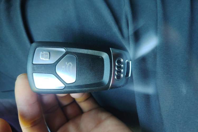 Used Audi A4L 2025 2 Million Units Enjoyment Version 40 TFSI Luxury Dynamic Edition Vehicle Key