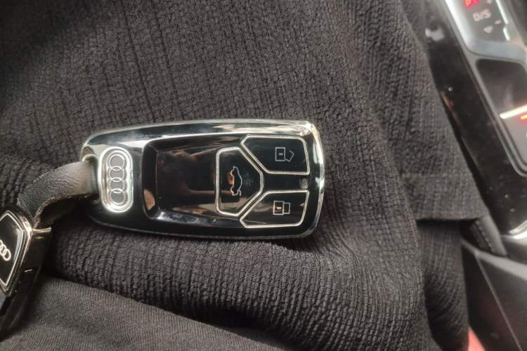 Used Audi A4L 2025 2 Million Units Enjoyment Version 40 TFSI Luxury Dynamic Edition Vehicle Key