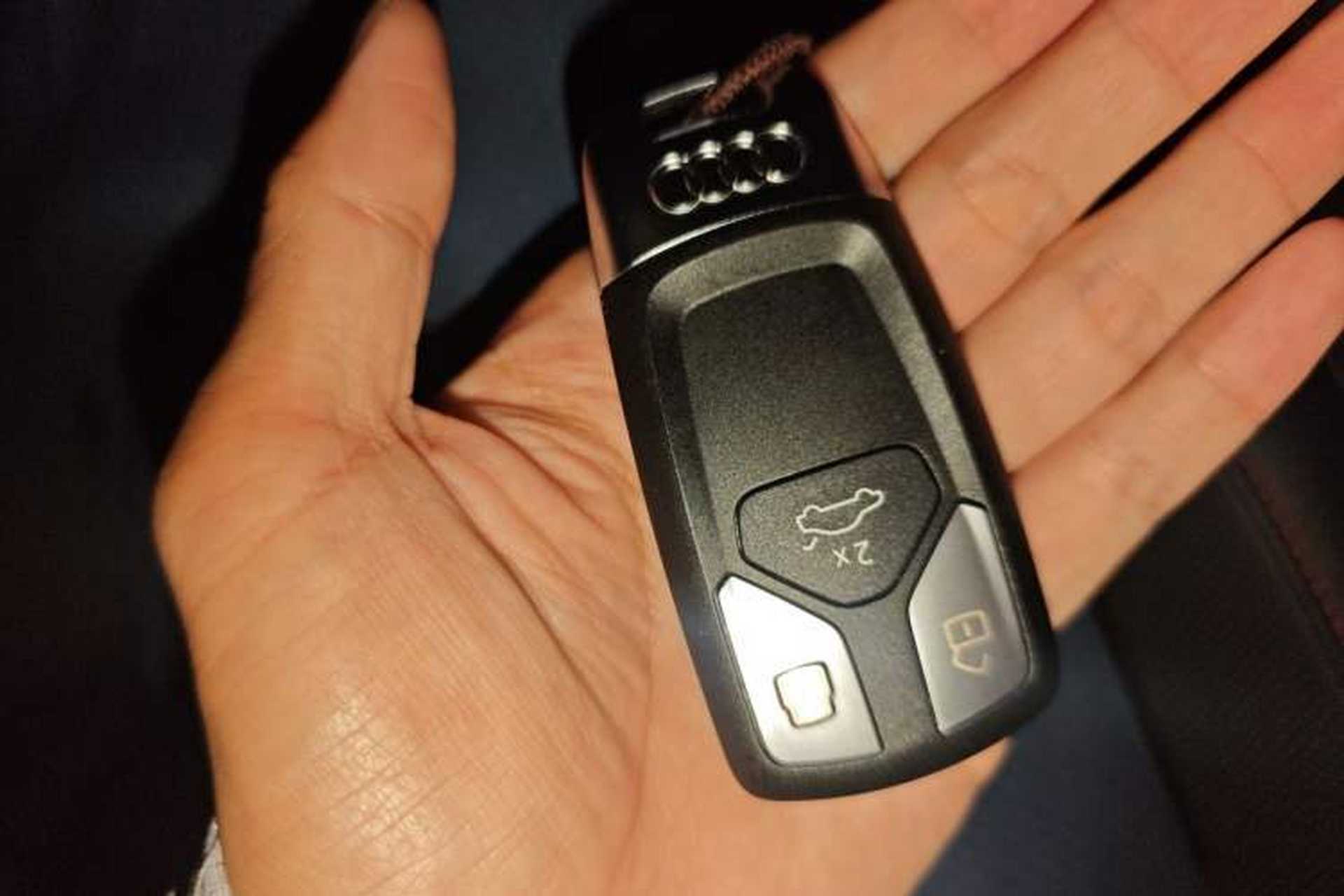 Used Audi A4L 2025 2 Million Units Enjoyment Version 40 TFSI Luxury Dynamic Edition B&O Starry Night Edition Vehicle Key
